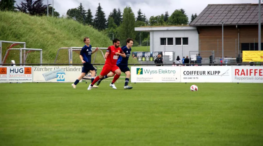 Bandenwerbung Fussballplatz Rüti